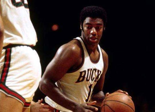 更暗示了他 更暗示了他