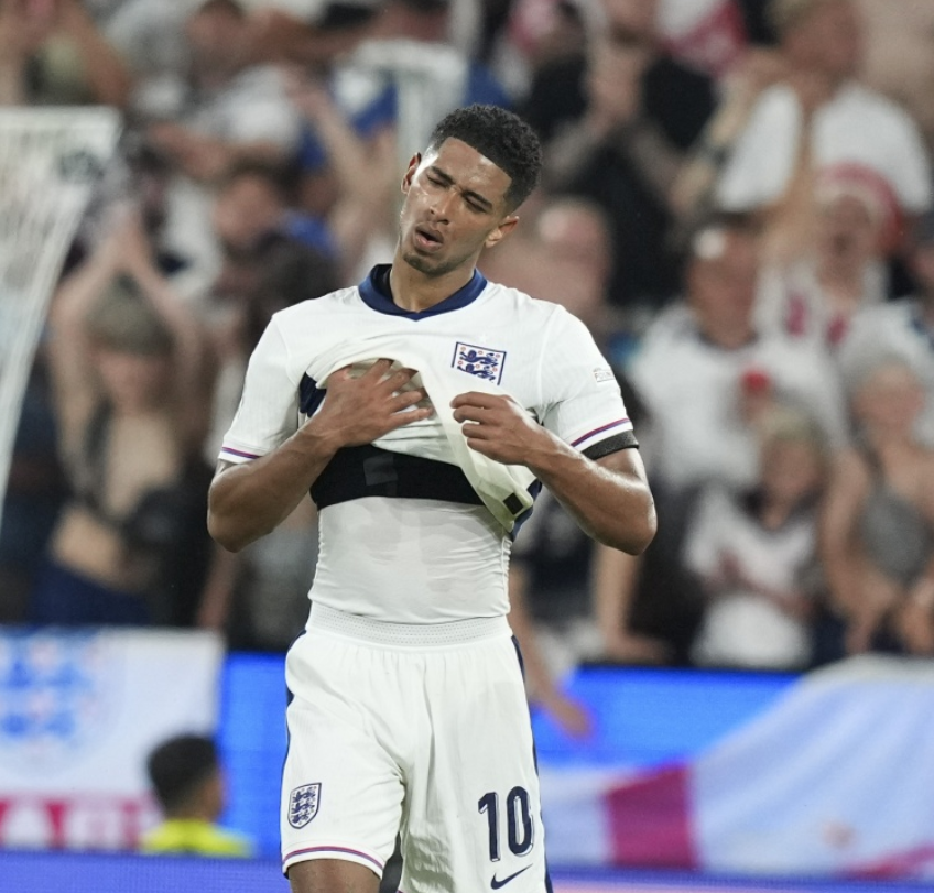 伤倒地捂脸 伤倒地捂脸