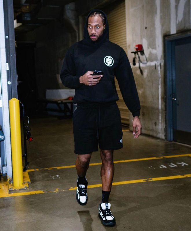 运球绕出中 运球绕出中